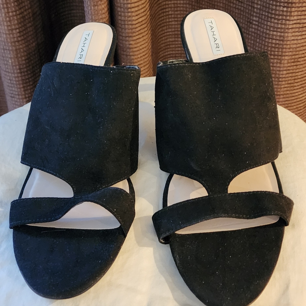 Tahari Women's 9.5 Black Heels